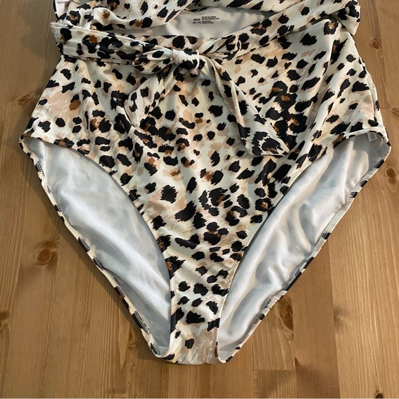 AERIE Leopard Print Wrap One-Piece Swimsuit XXL Full Coverage V-Neck Cut-Out NWT - Picture 7 of 16